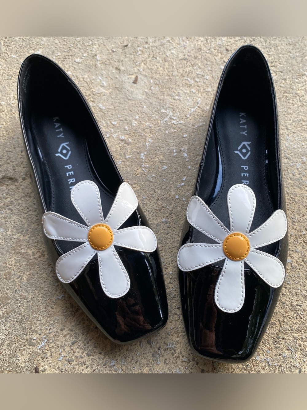 Katy Perry Collections Black Patent Flats with White Daisy & Yellow Center